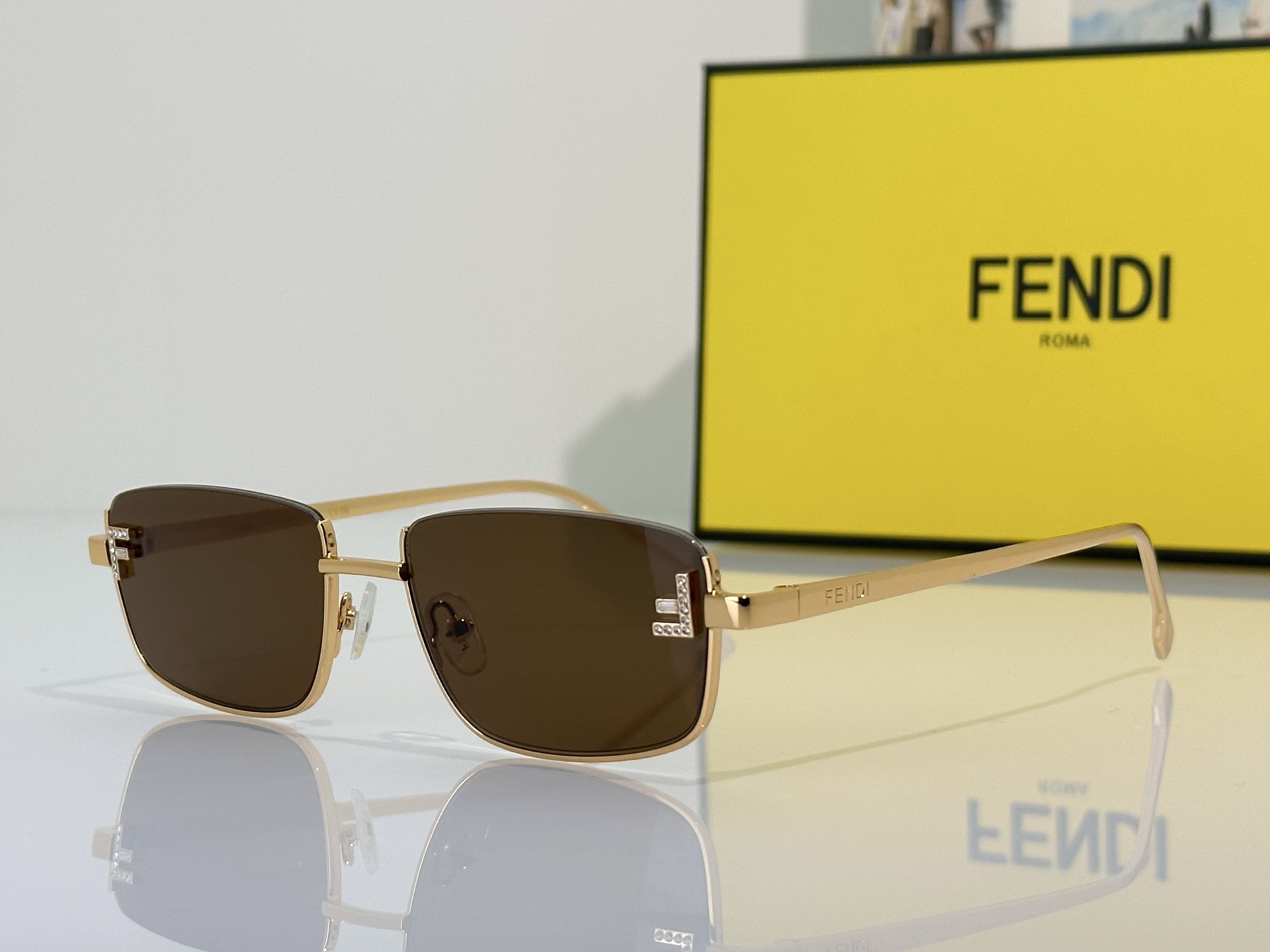 Fendi FE4105