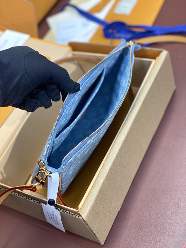 Louis Vuitton M40712