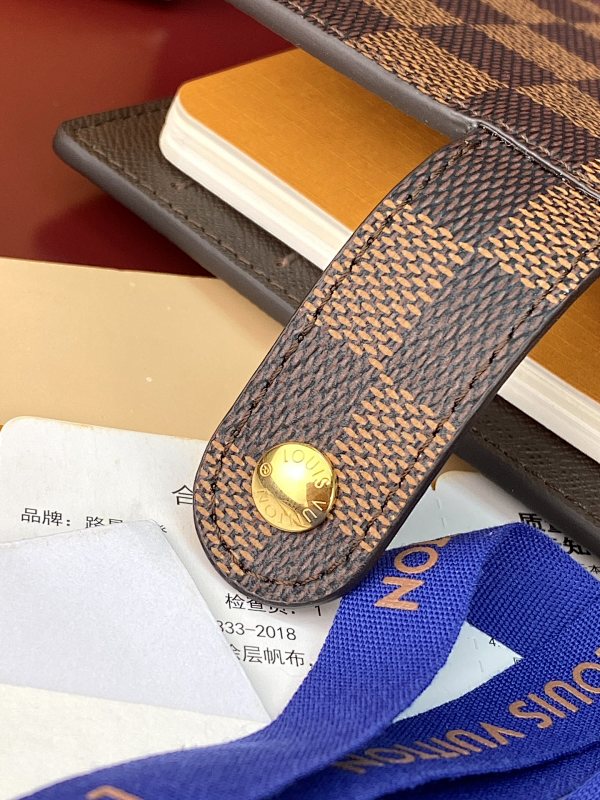 Louis Vuitton R20005