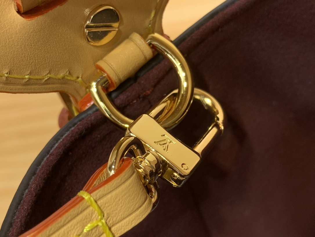 Louis Vuitton M12925