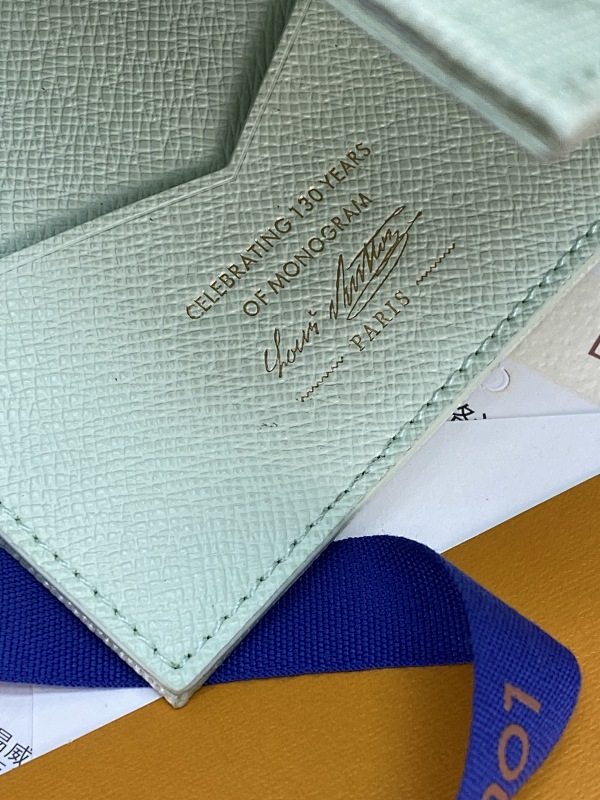 Louis Vuitton M27612