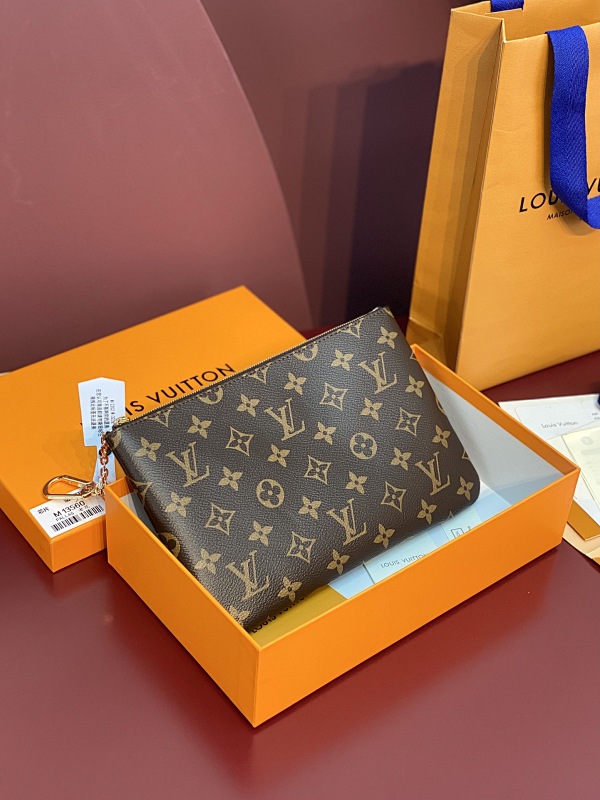 Louis Vuitton M13560