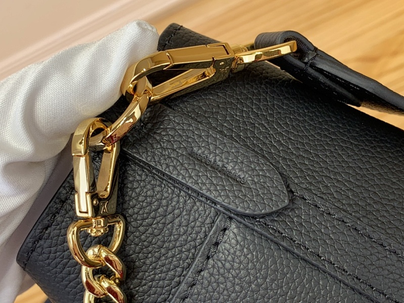 Louis Vuitton M24006