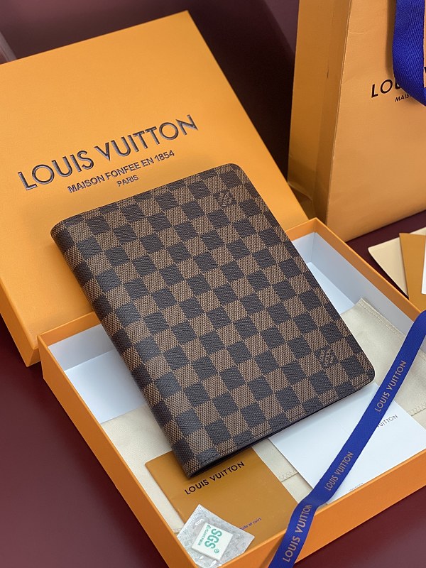 Louis Vuitton R20100