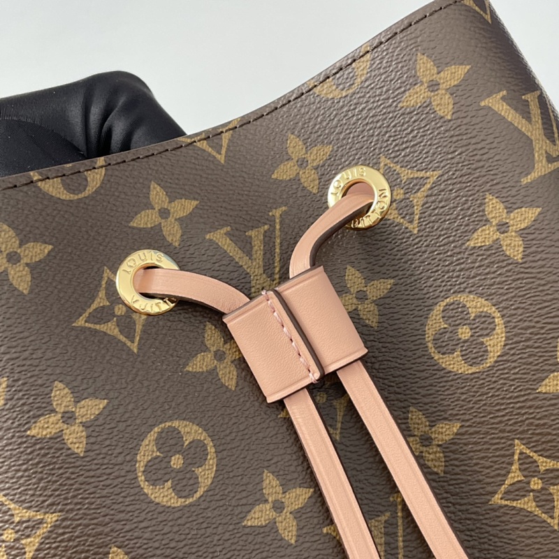 Louis Vuitton M44020