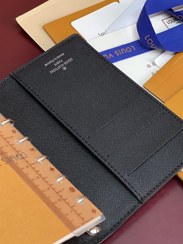 Louis Vuitton R20005