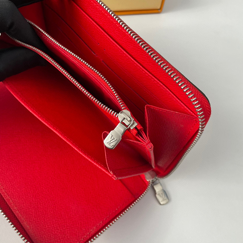 Louis Vuitton M67544