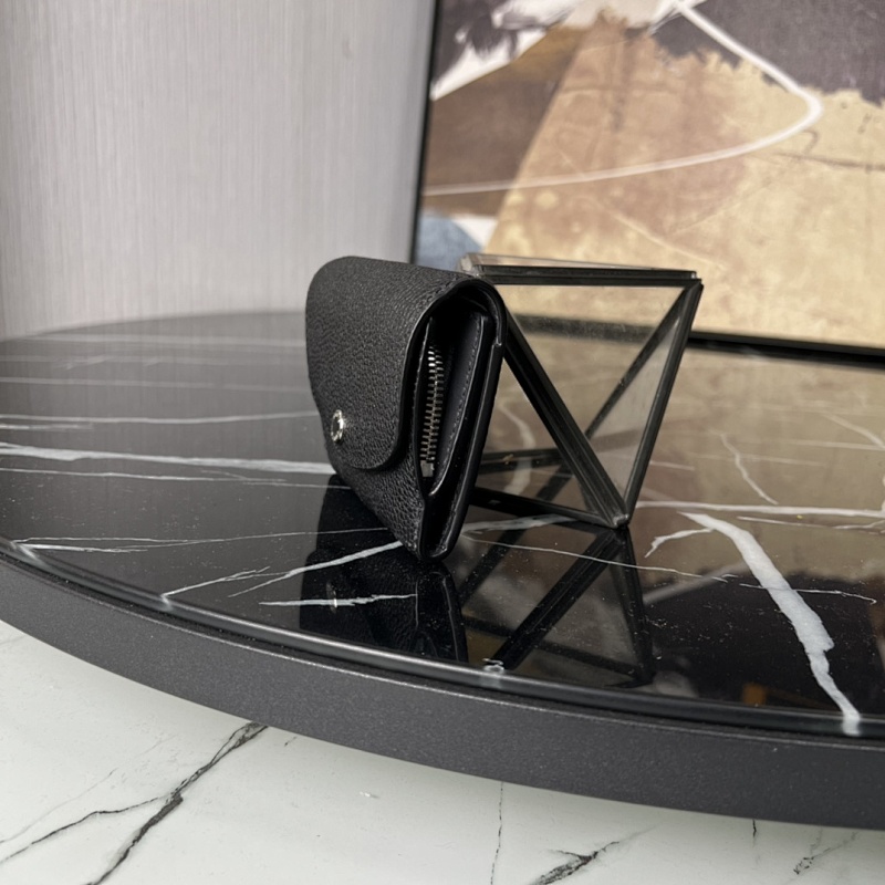 Louis Vuitton M69033