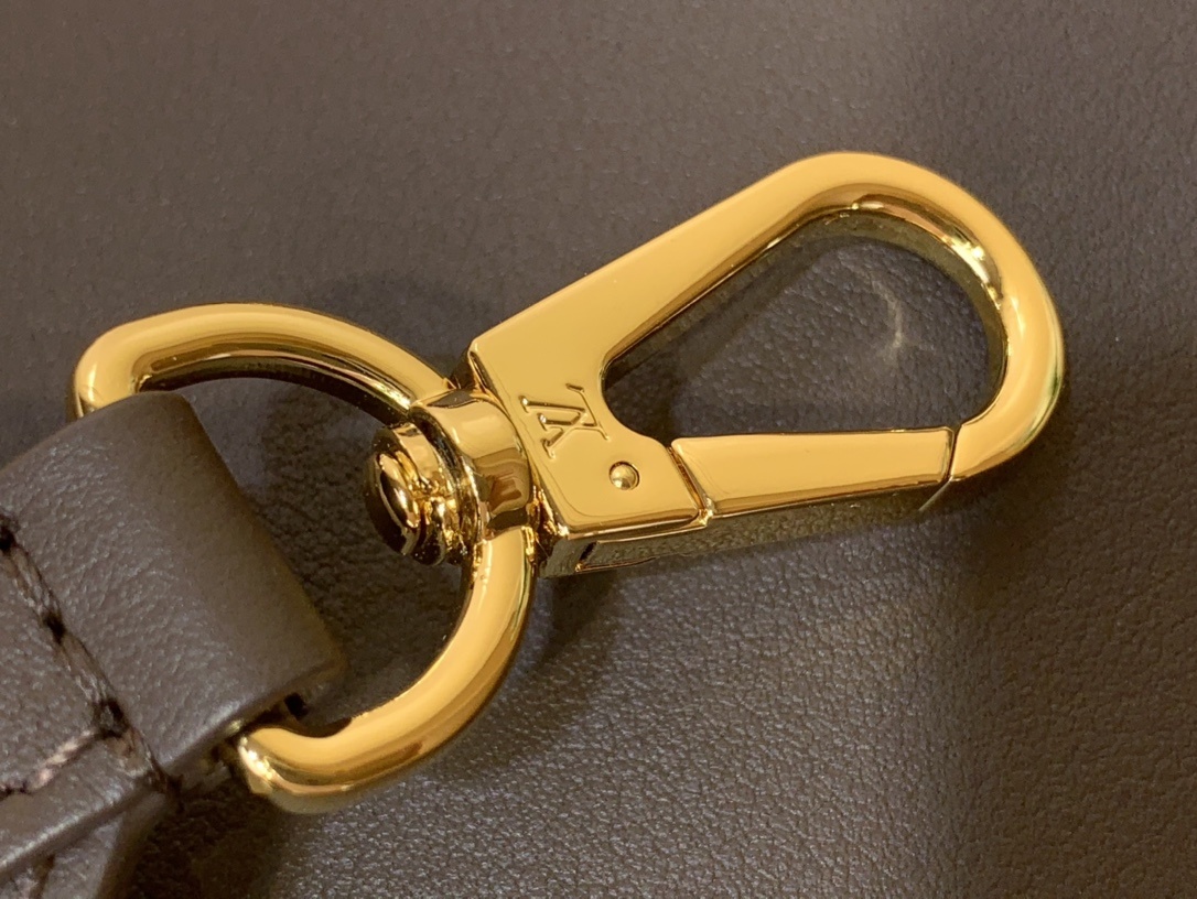 Louis Vuitton Louis Vuitton