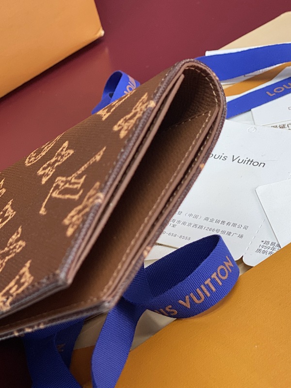 Louis Vuitton M27612