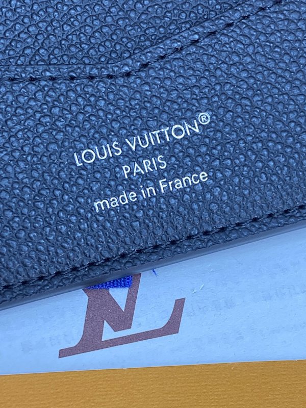 Louis Vuitton M14927