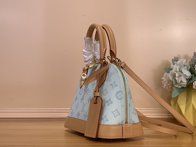 Louis Vuitton M27526