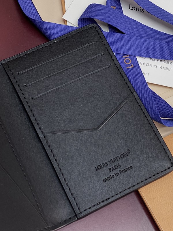 Louis Vuitton M26775