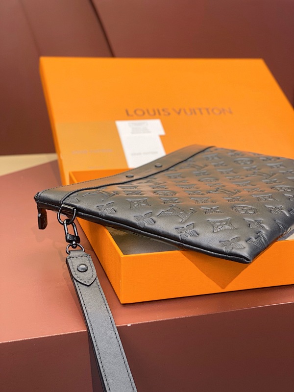 Louis Vuitton M81570