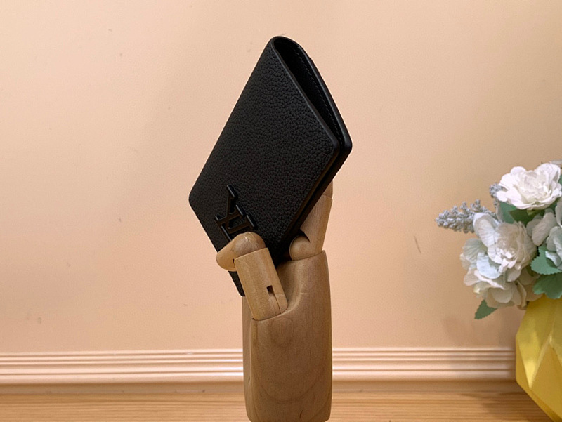 Louis Vuitton M81730