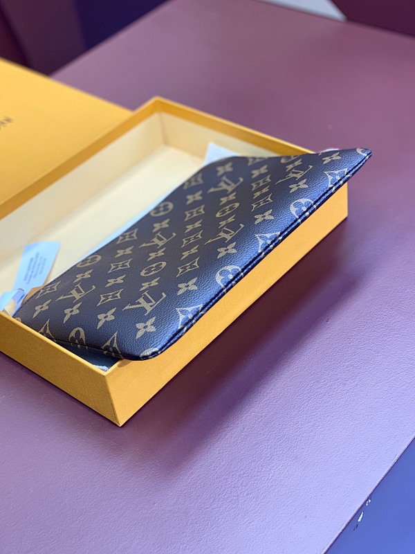 Louis Vuitton M44500