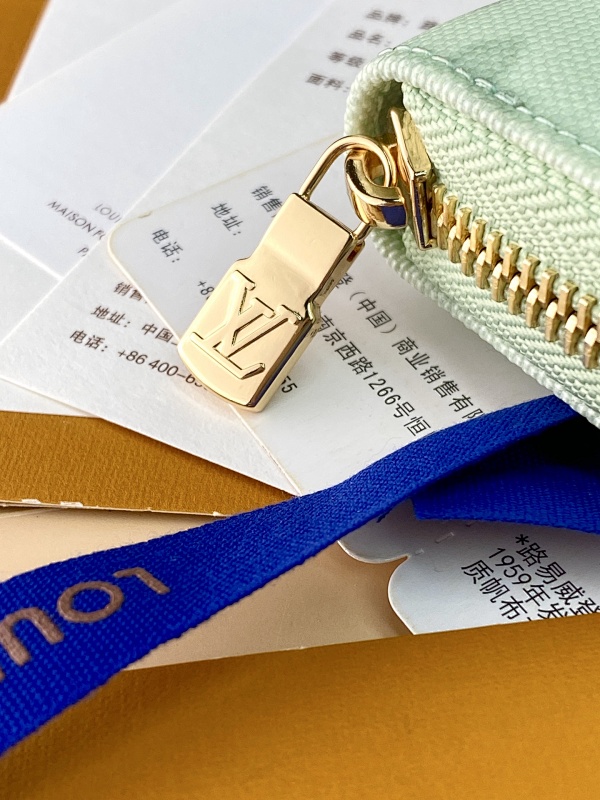 Louis Vuitton M27683
