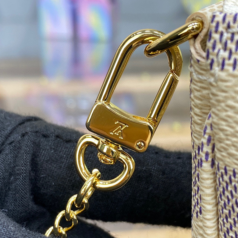 Louis Vuitton M58009