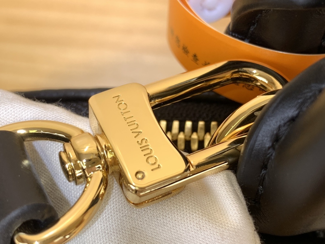 Louis Vuitton Louis Vuitton