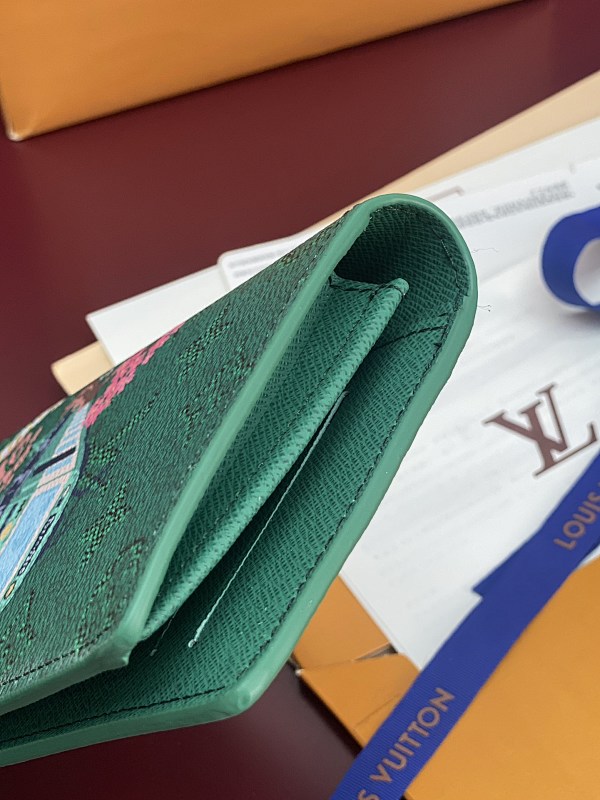 Louis Vuitton M25985