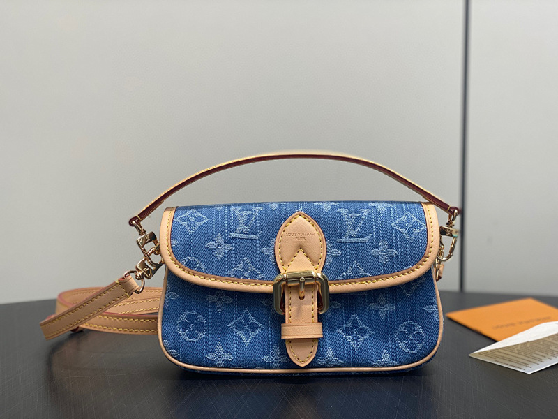 Louis Vuitton M27700