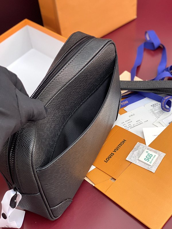 Louis Vuitton M82076