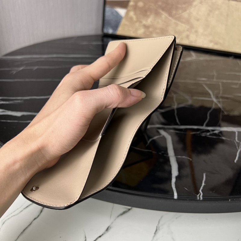 Louis Vuitton M69033