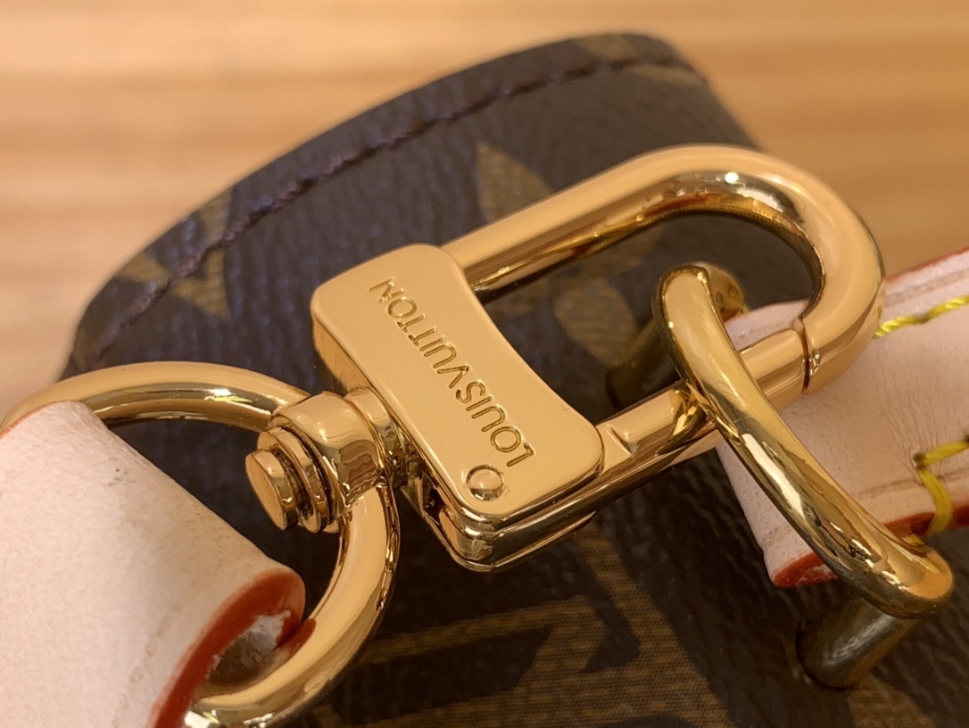 Louis Vuitton M46054