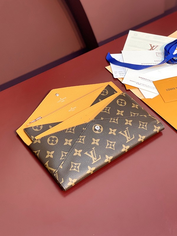 Louis Vuitton M12359