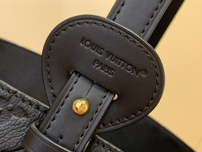 Louis Vuitton M13044