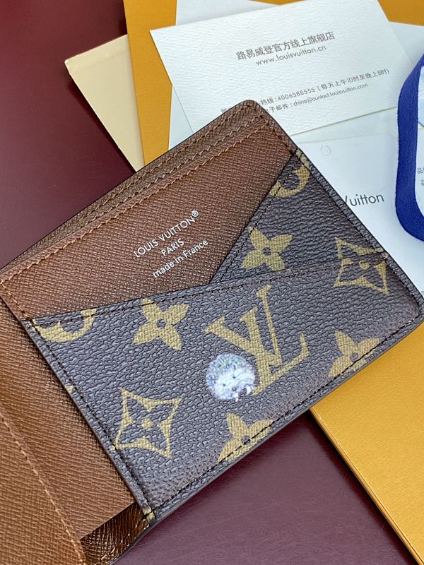 Louis Vuitton M27057