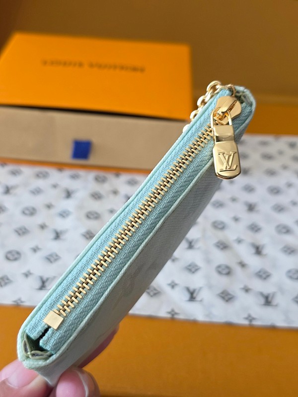 Louis Vuitton M27672