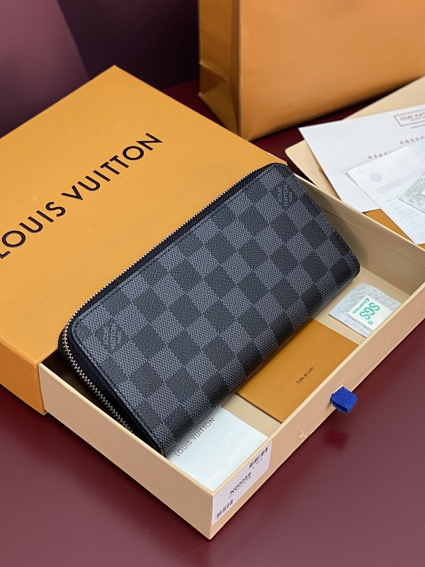 Louis Vuitton N00056