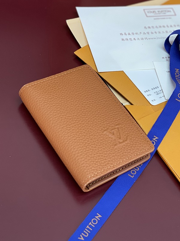 Louis Vuitton M83130