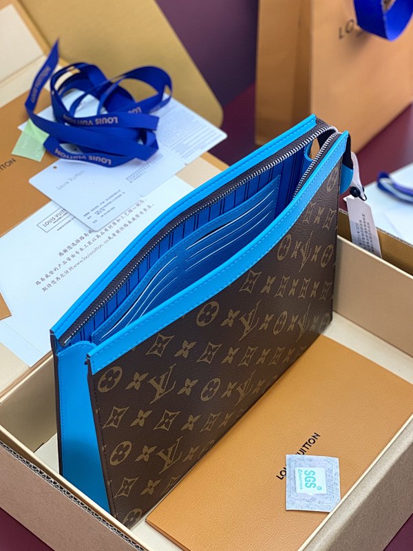 Louis Vuitton M12820
