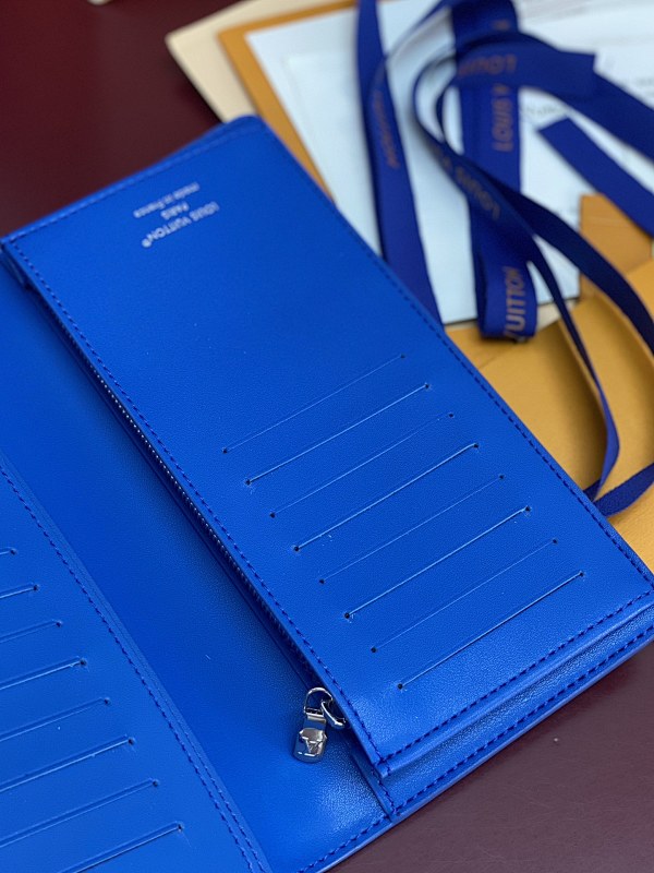 Louis Vuitton M25800