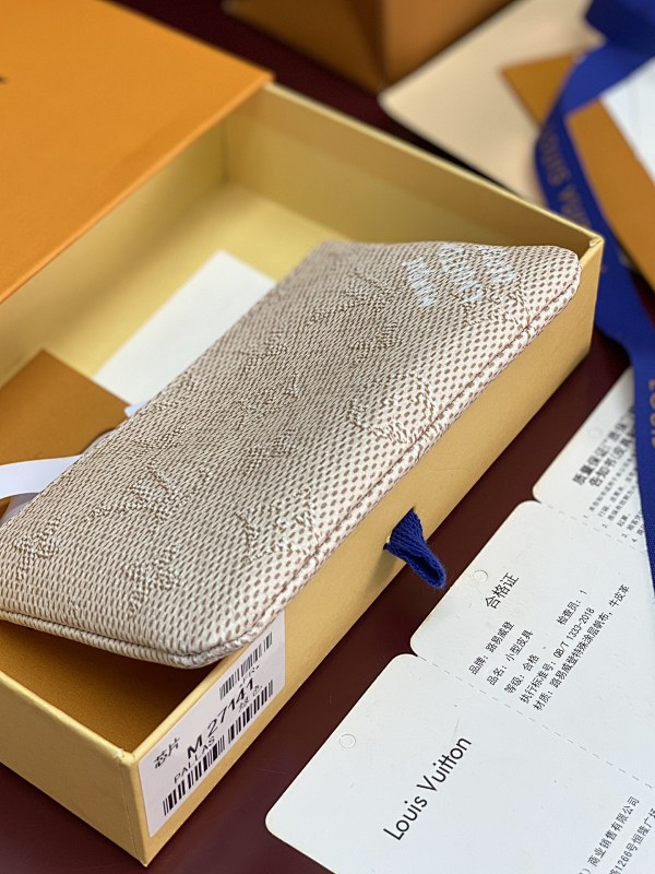 Louis Vuitton Louis Vuitton