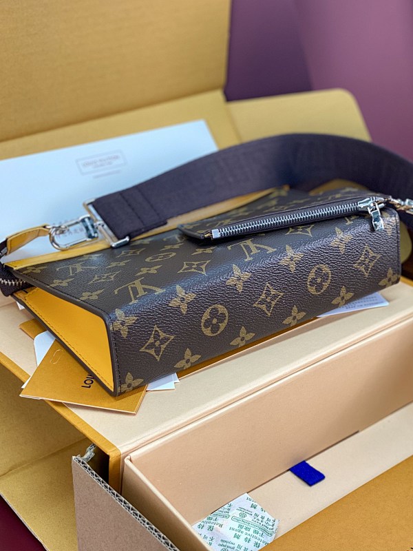 Louis Vuitton M81124