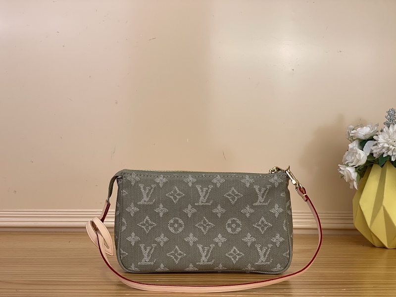 Louis Vuitton M27602