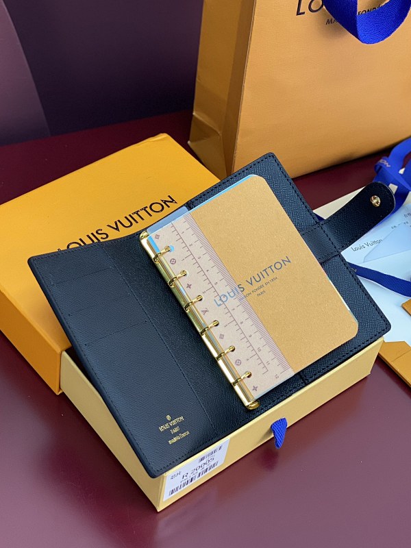 Louis Vuitton R20005