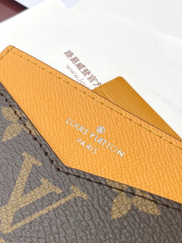 Louis Vuitton M12884