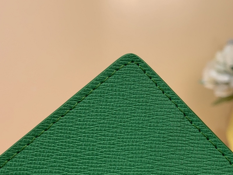 Louis Vuitton M14880