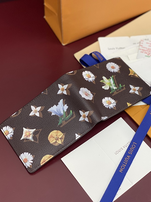 Louis Vuitton M27547