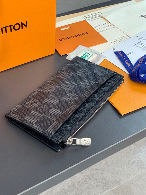 Louis Vuitton M64038