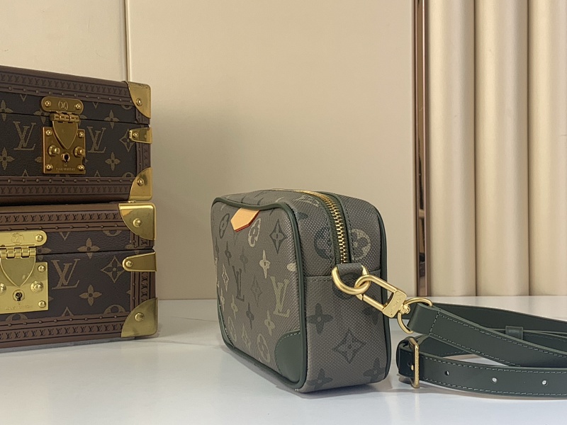 Louis Vuitton M26937