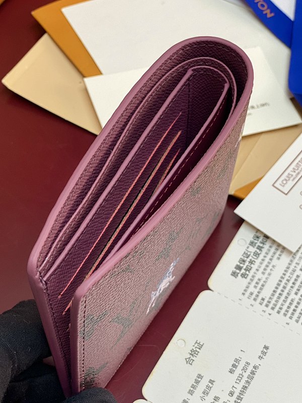 Louis Vuitton M27057