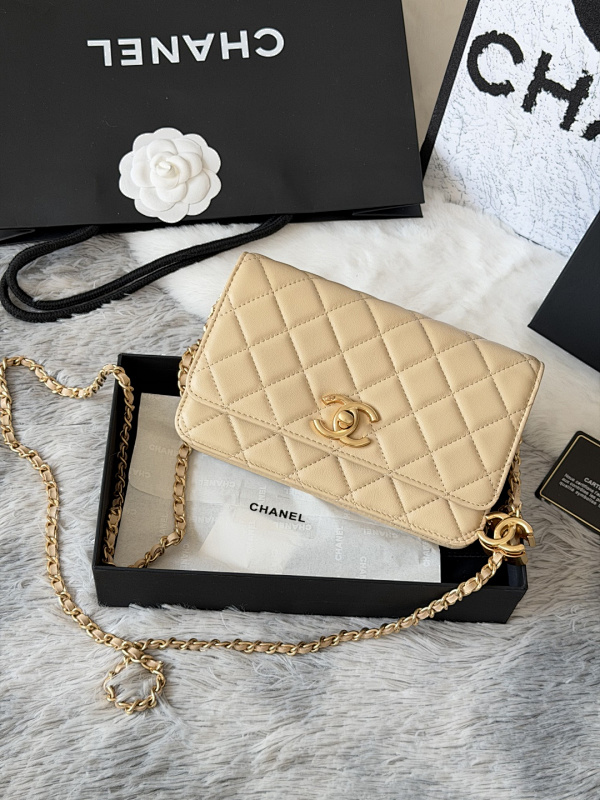Chanel AP3938