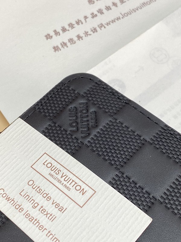 Louis Vuitton M11611