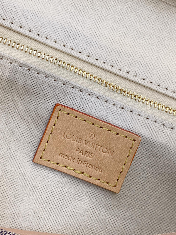 Louis Vuitton M47528