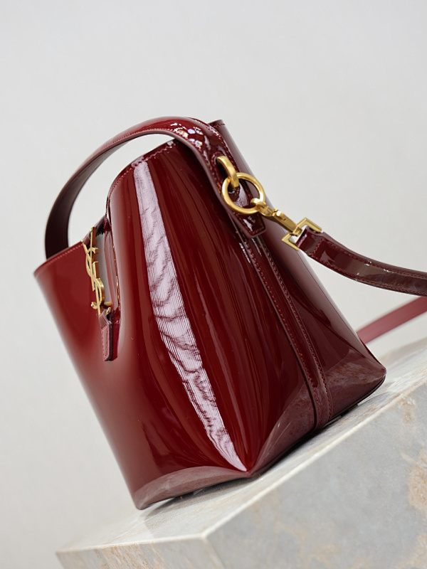 Saint Laurent Saint Laurent